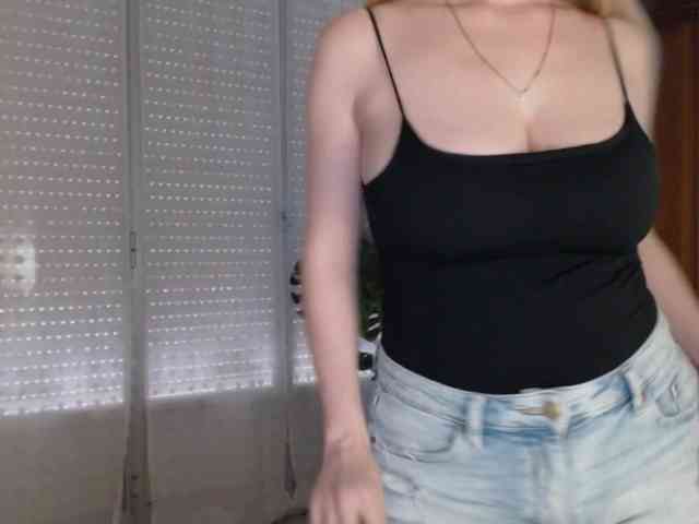 Alina-Lovely webcam