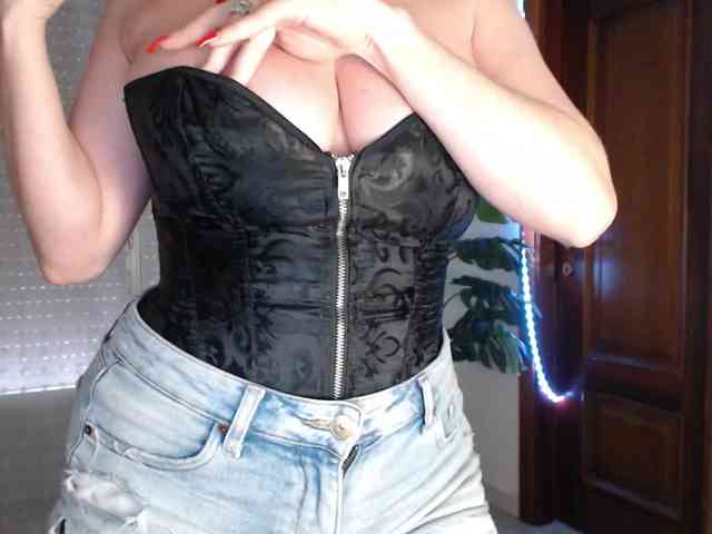 Alina-Lovely webcam