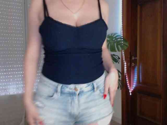Alina-Lovely webcam