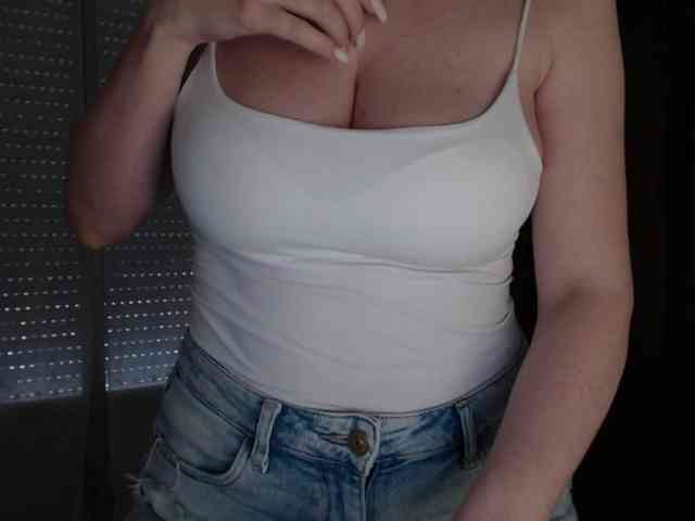 Alina-Lovely webcam