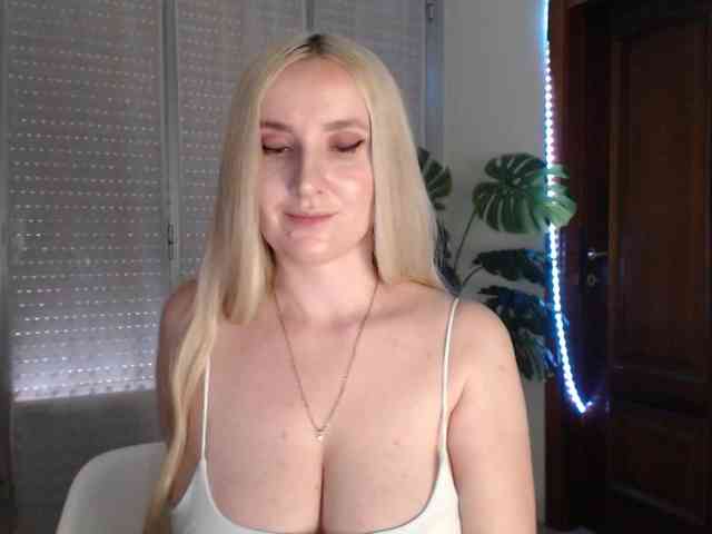 Alina-Lovely webcam