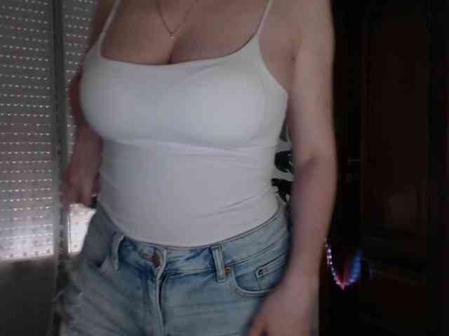 Alina-Lovely webcam