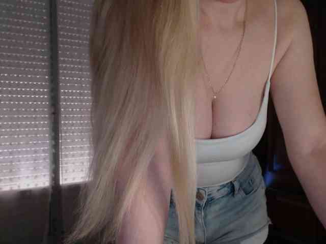 Alina-Lovely webcam