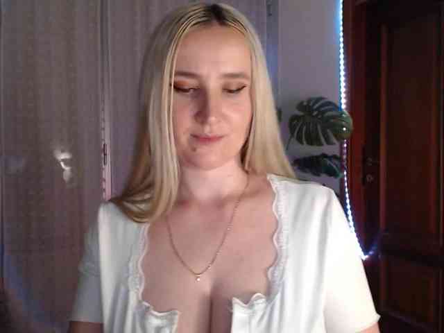 Alina-Lovely webcam
