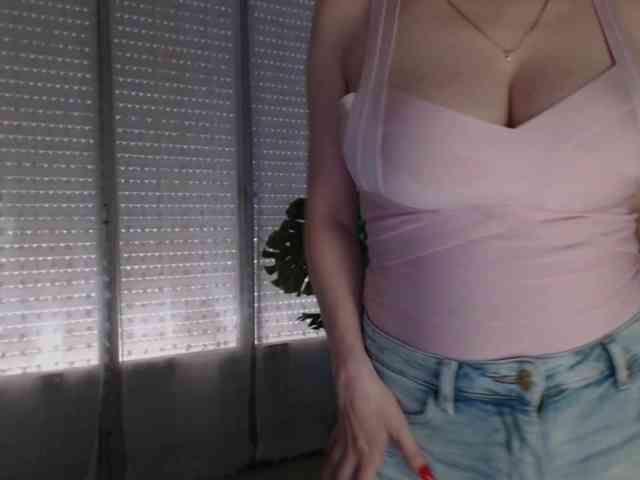 Alina-Lovely webcam