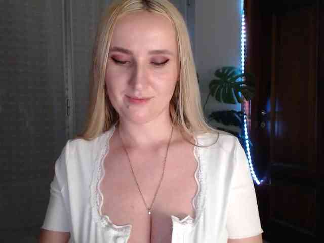 Alina-Lovely webcam