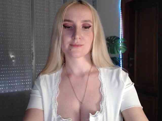 Alina-Lovely webcam