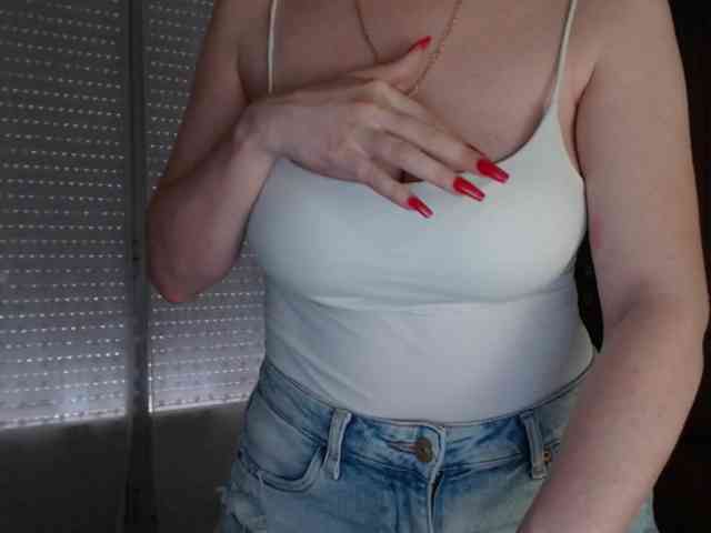 Alina-Lovely webcam
