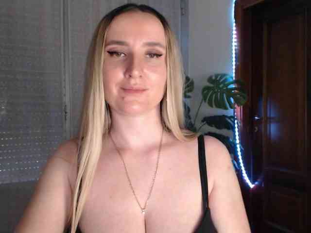 Alina-Lovely webcam