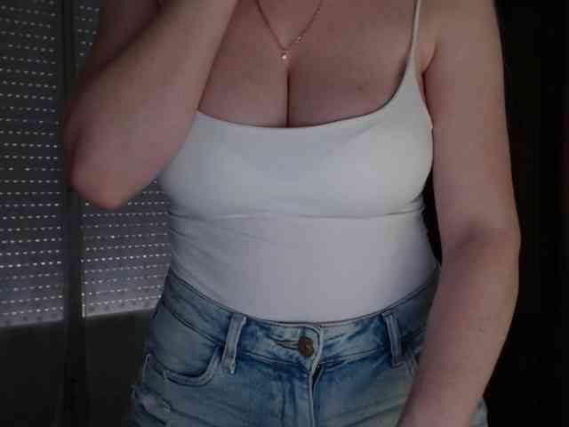 Alina-Lovely webcam
