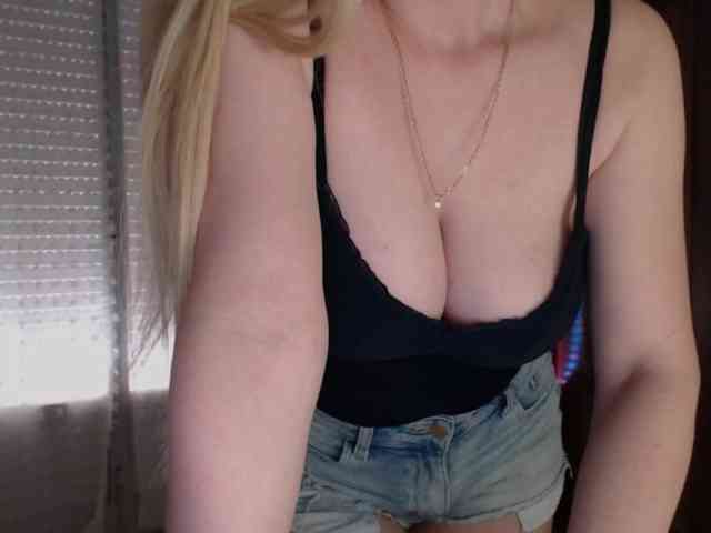Alina-Lovely webcam