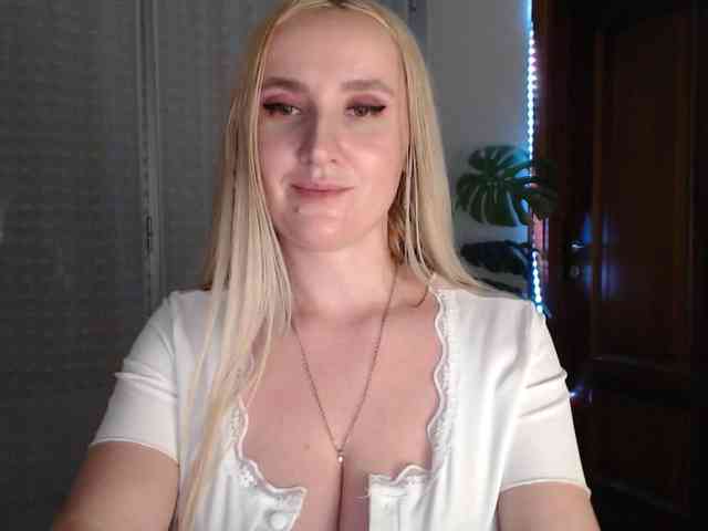 Alina-Lovely webcam