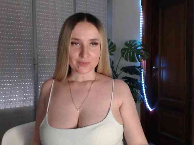 Alina-Lovely webcam