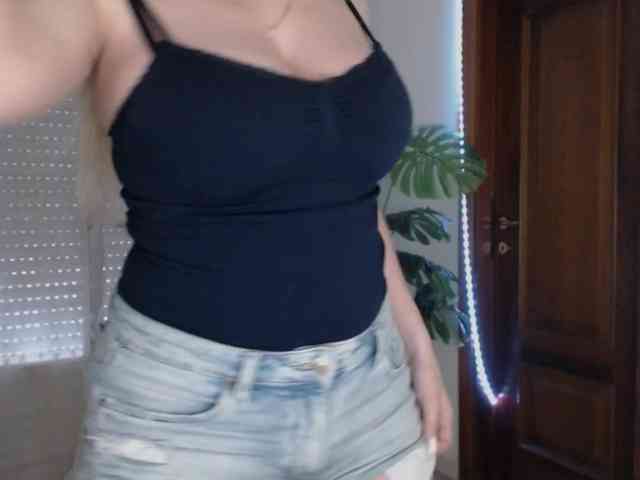 Alina-Lovely webcam