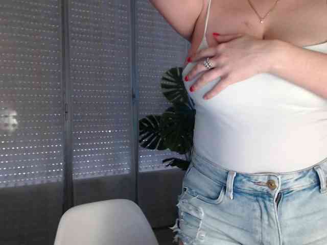 Alina-Lovely webcam