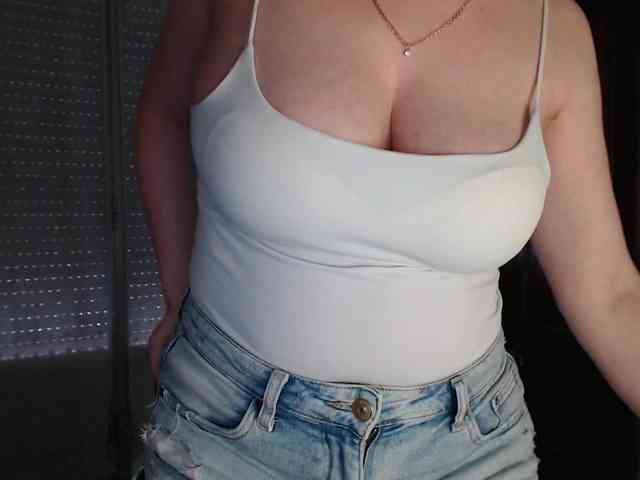 Alina-Lovely webcam