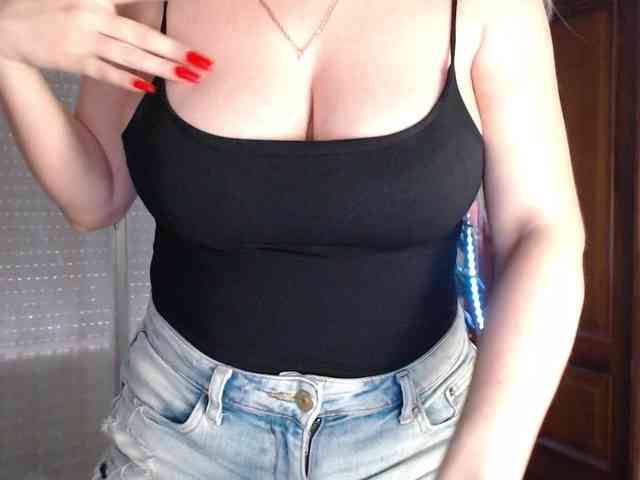 Alina-Lovely webcam