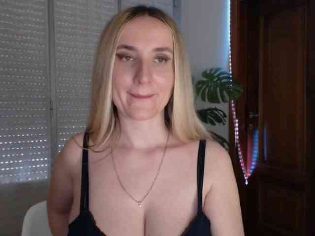 Alina-Lovely webcam