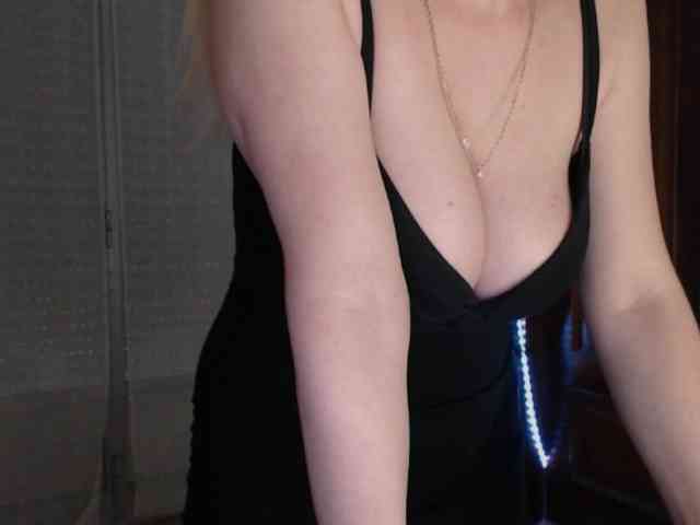 Alina-Lovely webcam