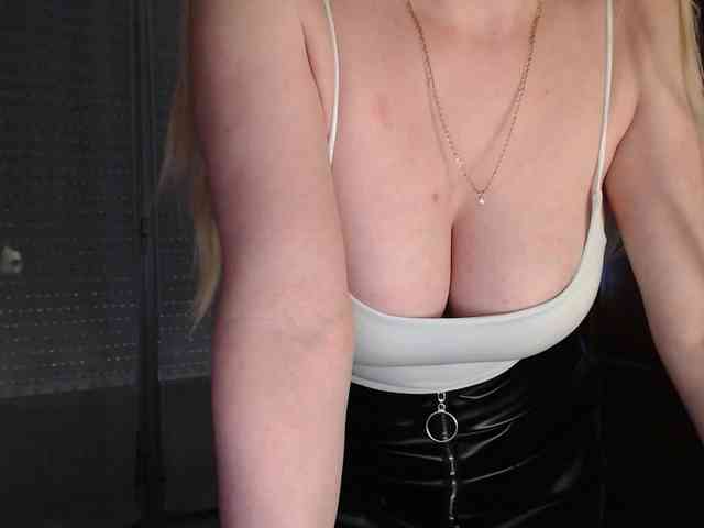 Alina-Lovely webcam