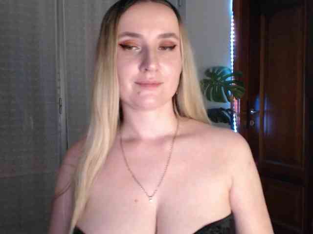 Alina-Lovely webcam