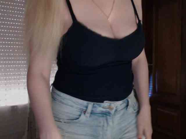 Alina-Lovely webcam