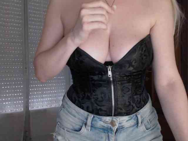 Alina-Lovely webcam