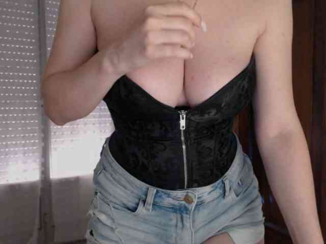 Alina-Lovely webcam