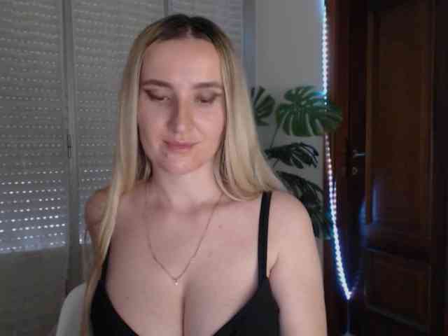 Alina-Lovely webcam