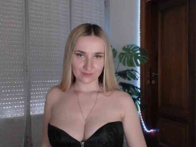 Alina-Lovely webcam