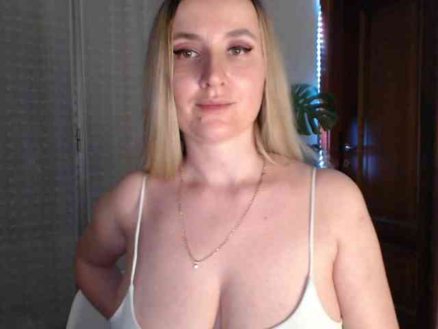 Alina-Lovely webcam