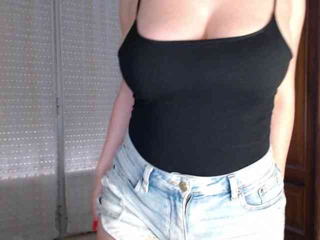 Alina-Lovely webcam