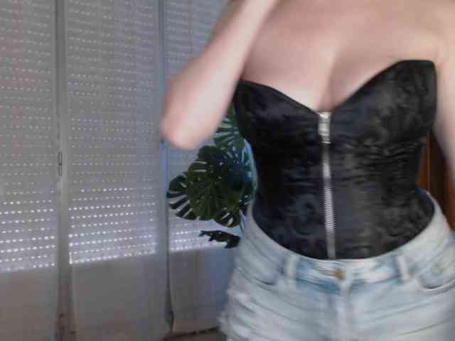 Alina-Lovely webcam