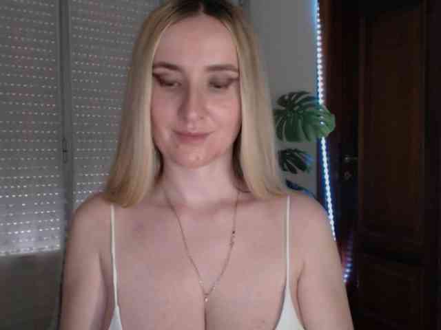 Alina-Lovely webcam