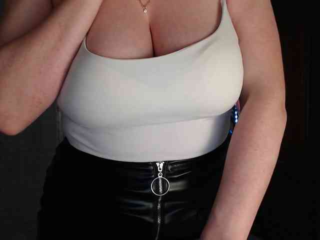 Alina-Lovely webcam