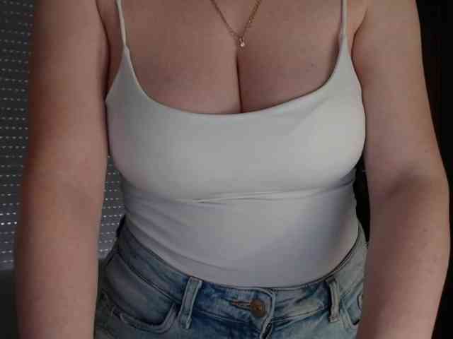 Alina-Lovely webcam