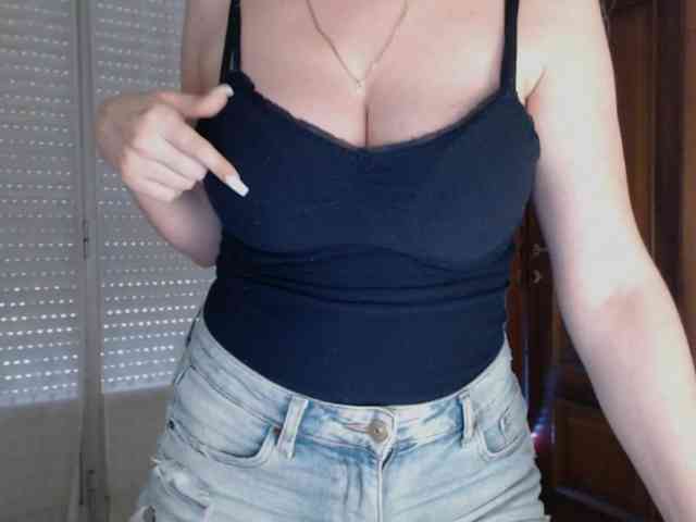 Alina-Lovely webcam