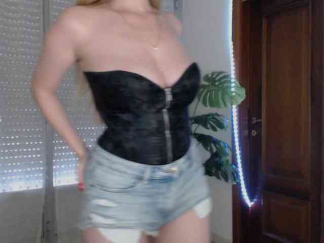 Alina-Lovely webcam