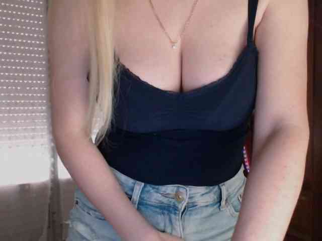 Alina-Lovely webcam