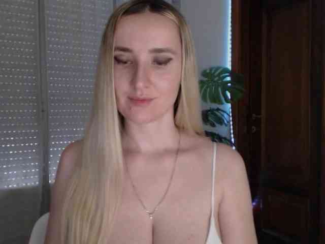 Alina-Lovely webcam