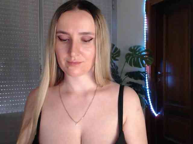 Alina-Lovely webcam
