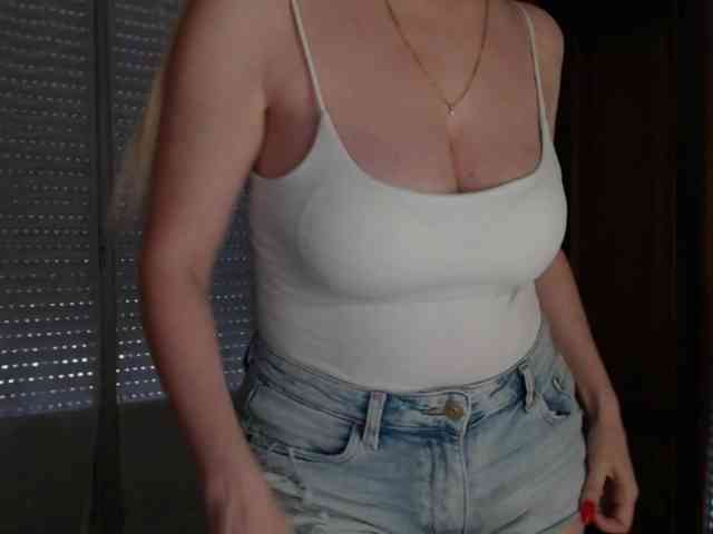 Alina-Lovely webcam