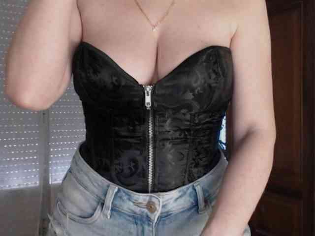Alina-Lovely webcam