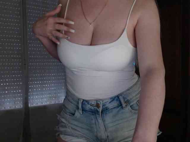 Alina-Lovely webcam