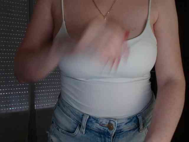 Alina-Lovely webcam