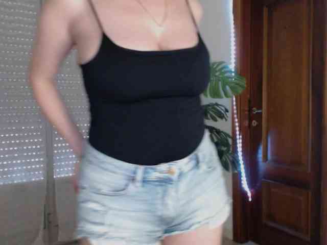 Alina-Lovely webcam
