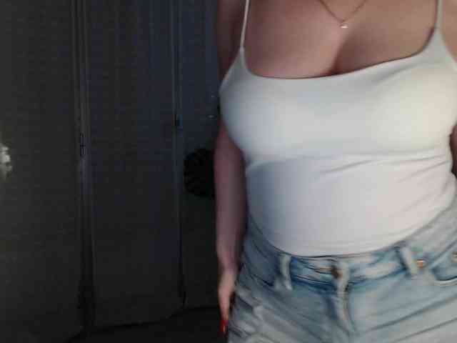 Alina-Lovely webcam