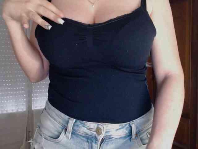 Alina-Lovely webcam