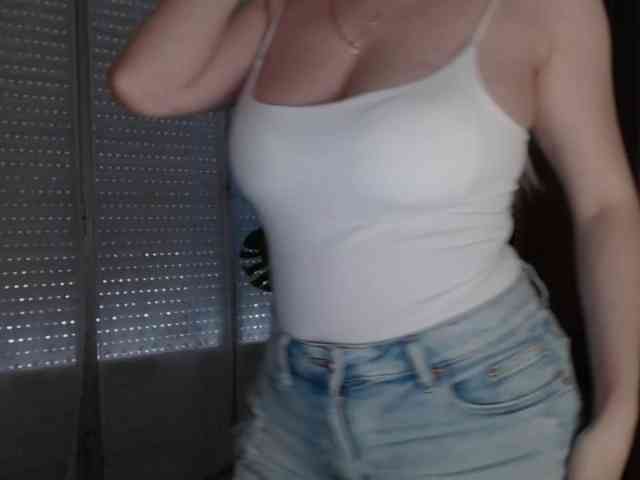 Alina-Lovely webcam