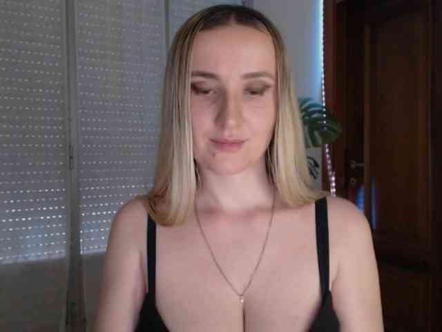 Alina-Lovely webcam